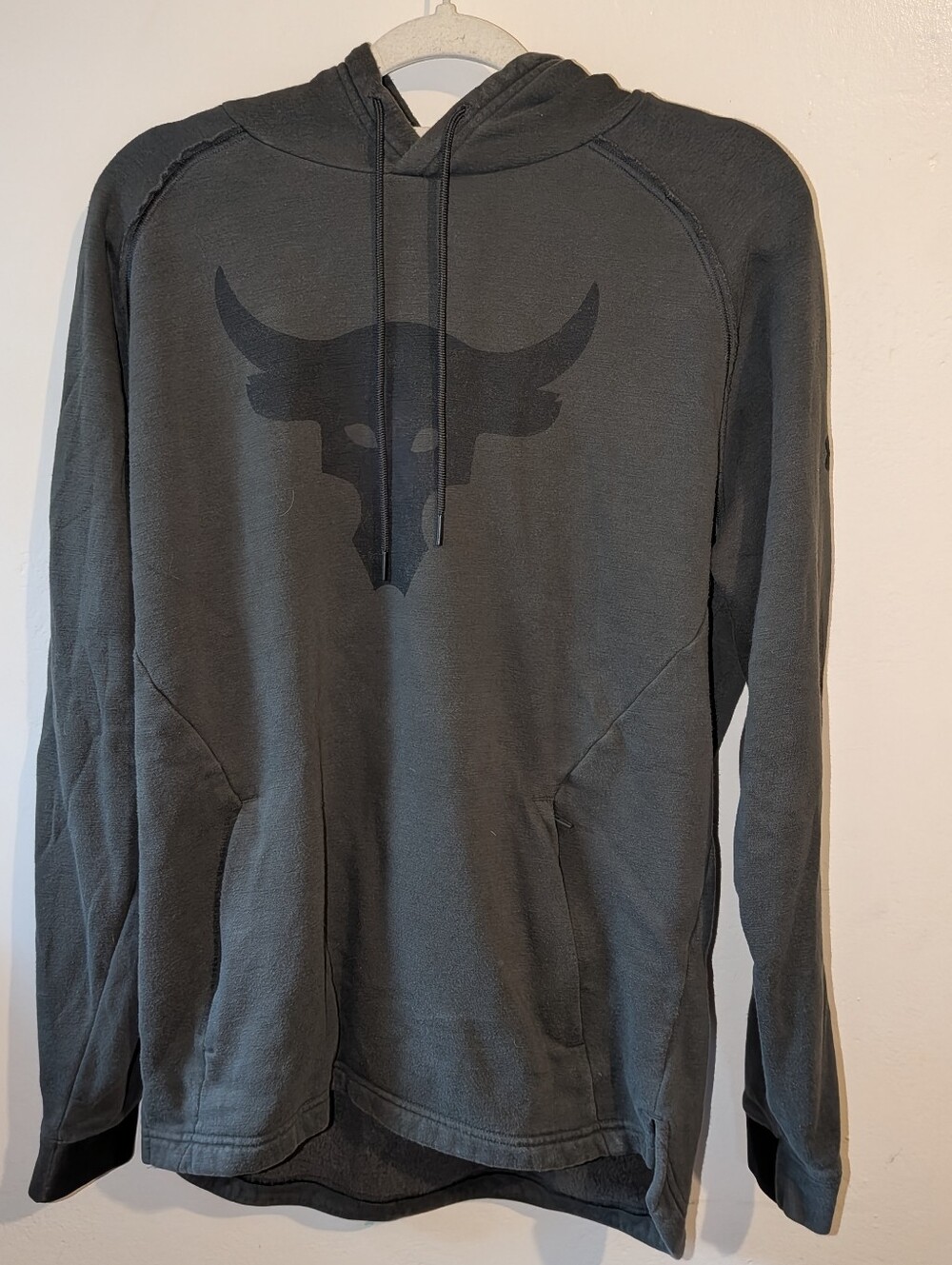 Under Armour Dark Gray Hooded Pullover with Bull Logo Size M